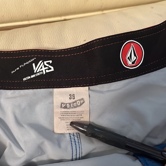 Volcom board shorts - Picture 4 of 6